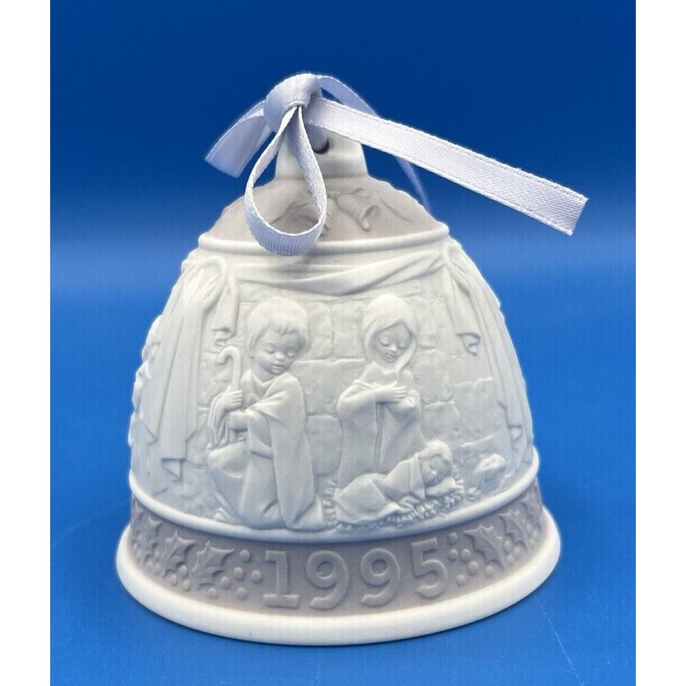 Lladro‎ Annual Christmas Bell 1995 Porcelain Ornament (NO BOX) Pre-Owned